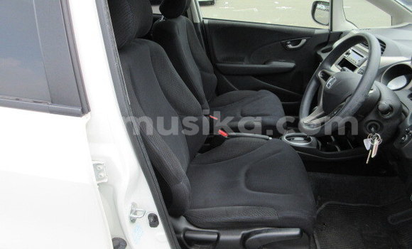 Nunua Ilio tumika Honda Fit Nyeupe Gari ndani ya Beitbridge nchini Matabeleland Kusini Nunua Ilio tumika Honda Fit Nyeupe Gari ndani ya Beitbridge nchini Matabeleland Kusini