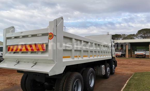 Acheter Occasion Utilitaire Hino 300 Series Blanc à Beitbridge, Matabeleland South Acheter Occasion Utilitaire Hino 300 Series Blanc à Beitbridge, Matabeleland South