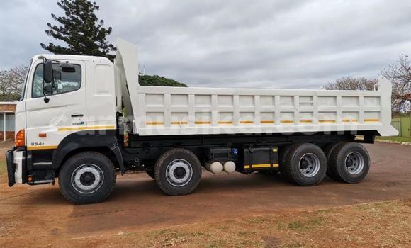 Acheter Occasion Utilitaire Hino 300 Series Blanc à Beitbridge, Matabeleland South Acheter Occasion Utilitaire Hino 300 Series Blanc à Beitbridge, Matabeleland South