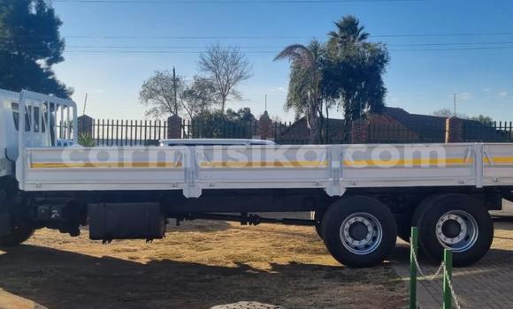 Acheter Occasion Utilitaire Hino 300 Series Blanc à Beitbridge, Matabeleland South Acheter Occasion Utilitaire Hino 300 Series Blanc à Beitbridge, Matabeleland South