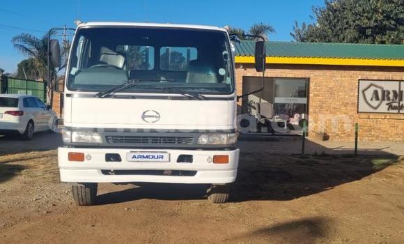 Acheter Occasion Utilitaire Hino 300 Series Blanc à Beitbridge, Matabeleland South Acheter Occasion Utilitaire Hino 300 Series Blanc à Beitbridge, Matabeleland South