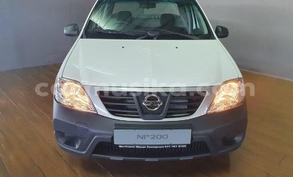 Buy Used Nissan NV200 White Car in Beitbridge in Matabeleland South