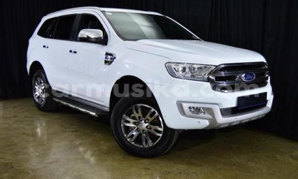 Tenga Tsaru Ford Everest Chena Mota in Beitbridge in Matabeleland South Tenga Tsaru Ford Everest Chena Mota in Beitbridge in Matabeleland South