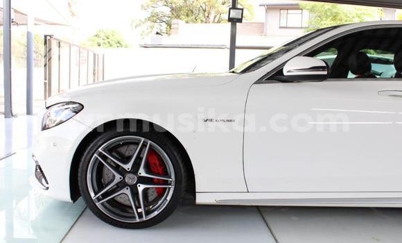 Acheter Occasion Voiture Mercedes‒Benz C–Class Blanc à Beitbridge, Matabeleland South Acheter Occasion Voiture Mercedes‒Benz C–Class Blanc à Beitbridge, Matabeleland South