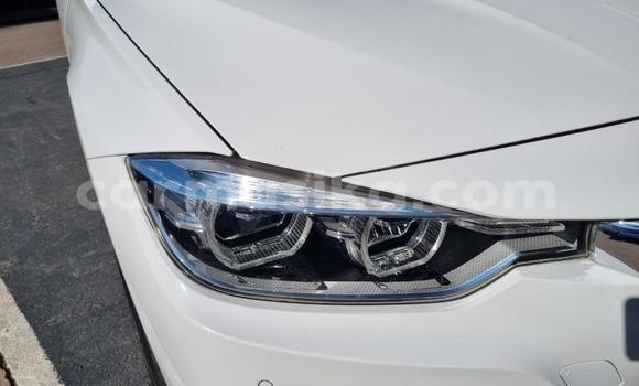 Acheter Occasion Voiture BMW 3–Series Blanc à Beitbridge, Matabeleland South Acheter Occasion Voiture BMW 3–Series Blanc à Beitbridge, Matabeleland South