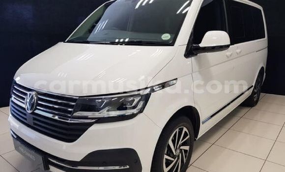 Buy Used Volkswagen Caravelle White Car in Beitbridge in Matabeleland South Buy Used Volkswagen Caravelle White Car in Beitbridge in Matabeleland South