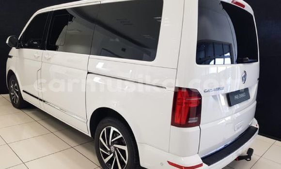 Acheter Occasion Voiture Volkswagen Caravelle Blanc à Beitbridge, Matabeleland South Acheter Occasion Voiture Volkswagen Caravelle Blanc à Beitbridge, Matabeleland South