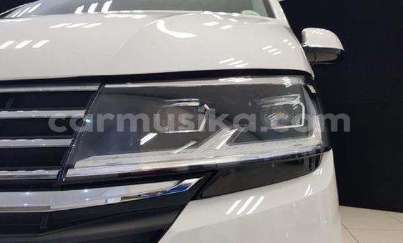 Acheter Occasion Voiture Volkswagen Caravelle Blanc à Beitbridge, Matabeleland South Acheter Occasion Voiture Volkswagen Caravelle Blanc à Beitbridge, Matabeleland South