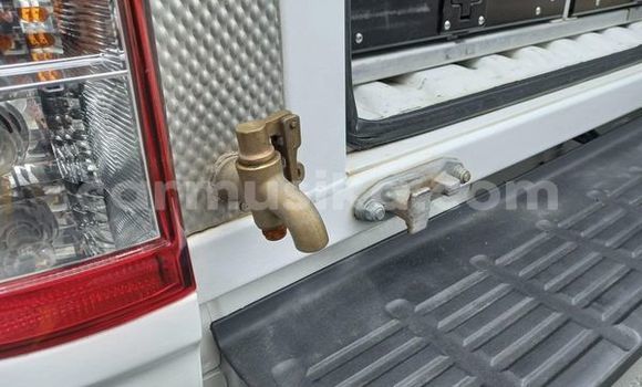 Acheter Occasion Voiture Toyota Hilux Blanc à Beitbridge, Matabeleland South Acheter Occasion Voiture Toyota Hilux Blanc à Beitbridge, Matabeleland South