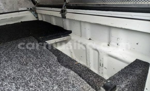 Acheter Occasion Voiture Toyota Hilux Blanc à Beitbridge, Matabeleland South Acheter Occasion Voiture Toyota Hilux Blanc à Beitbridge, Matabeleland South