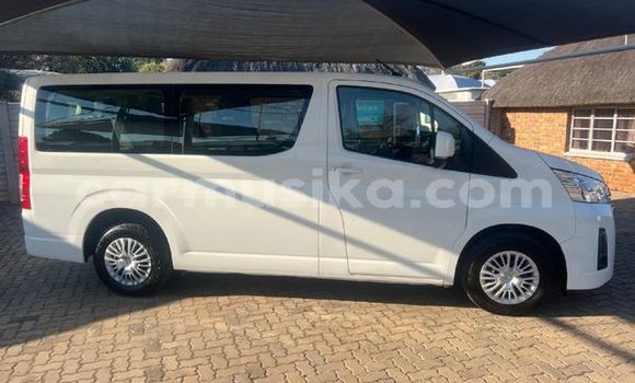 Nunua Ilio tumika Toyota T100 Nyeupe Gari ndani ya Beitbridge nchini Matabeleland Kusini