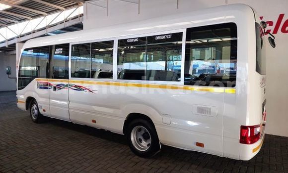 Acheter Occasion Voiture Toyota Coaster Blanc à Beitbridge, Matabeleland South Acheter Occasion Voiture Toyota Coaster Blanc à Beitbridge, Matabeleland South