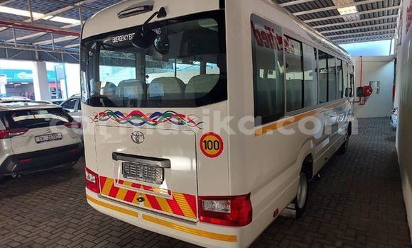 Acheter Occasion Voiture Toyota Coaster Blanc à Beitbridge, Matabeleland South Acheter Occasion Voiture Toyota Coaster Blanc à Beitbridge, Matabeleland South