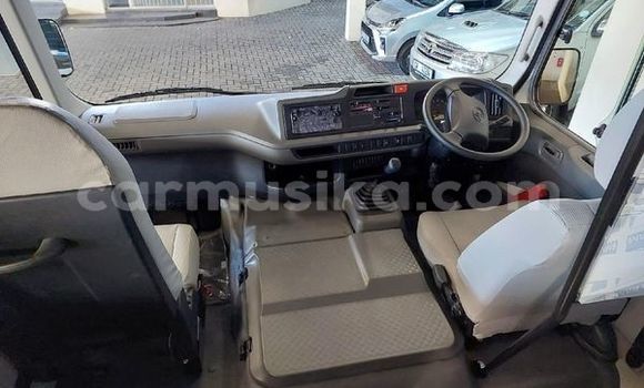 Acheter Occasion Voiture Toyota Coaster Blanc à Beitbridge, Matabeleland South Acheter Occasion Voiture Toyota Coaster Blanc à Beitbridge, Matabeleland South