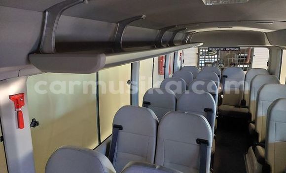 Acheter Occasion Voiture Toyota Coaster Blanc à Beitbridge, Matabeleland South Acheter Occasion Voiture Toyota Coaster Blanc à Beitbridge, Matabeleland South
