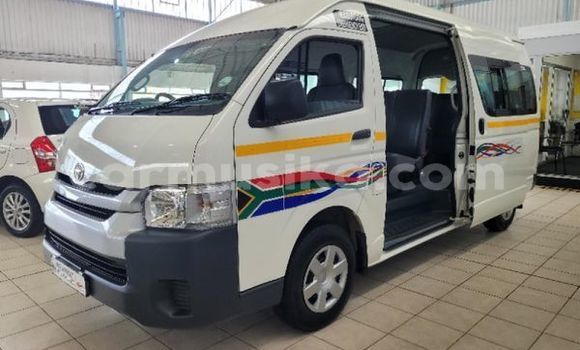 Buy Used Toyota Aqua White Car in Beitbridge in Matabeleland South