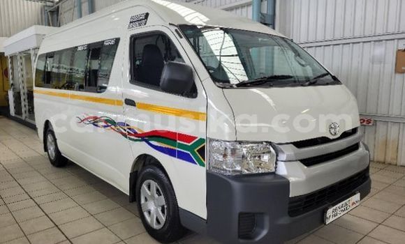 Acheter Occasion Voiture Toyota Aqua Blanc à Beitbridge, Matabeleland South Acheter Occasion Voiture Toyota Aqua Blanc à Beitbridge, Matabeleland South