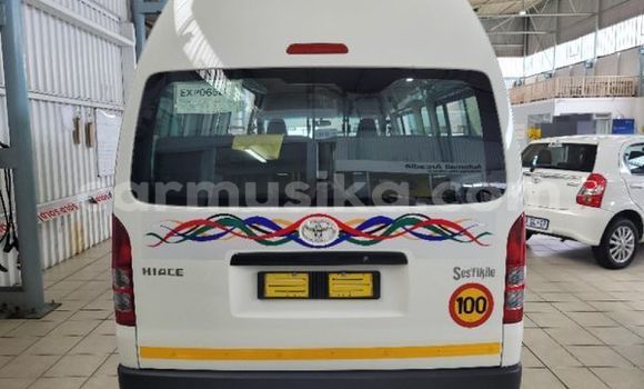 Acheter Occasion Voiture Toyota Aqua Blanc à Beitbridge, Matabeleland South Acheter Occasion Voiture Toyota Aqua Blanc à Beitbridge, Matabeleland South