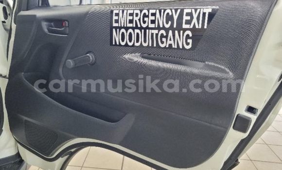 Acheter Occasion Voiture Toyota Aqua Blanc à Beitbridge, Matabeleland South Acheter Occasion Voiture Toyota Aqua Blanc à Beitbridge, Matabeleland South