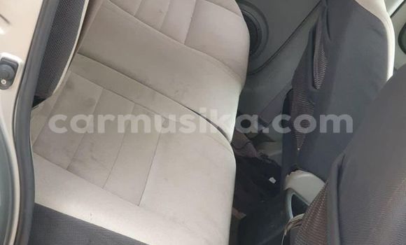 Nunua Ilio tumika Nissan X–Trail Fedha Gari ndani ya Harare nchini Harare Nunua Ilio tumika Nissan X–Trail Fedha Gari ndani ya Harare nchini Harare