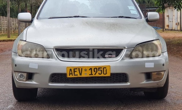 Nunua Ilio tumika Toyota Altezza Fedha Gari ndani ya Harare nchini Harare