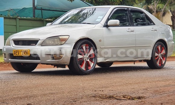 Nunua Ilio tumika Toyota Altezza Fedha Gari ndani ya Harare nchini Harare Nunua Ilio tumika Toyota Altezza Fedha Gari ndani ya Harare nchini Harare