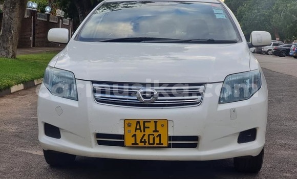Nunua Ilio tumika Toyota Axio Nyeupe Gari ndani ya Harare nchini Harare