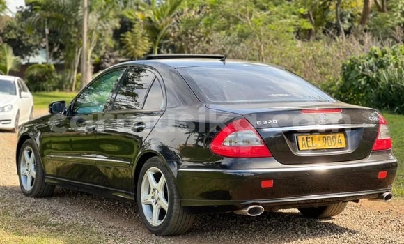 Nunua Ilio tumika Mercedes‒Benz E–Class Nyeusi Gari ndani ya Harare nchini Harare Nunua Ilio tumika Mercedes‒Benz E–Class Nyeusi Gari ndani ya Harare nchini Harare