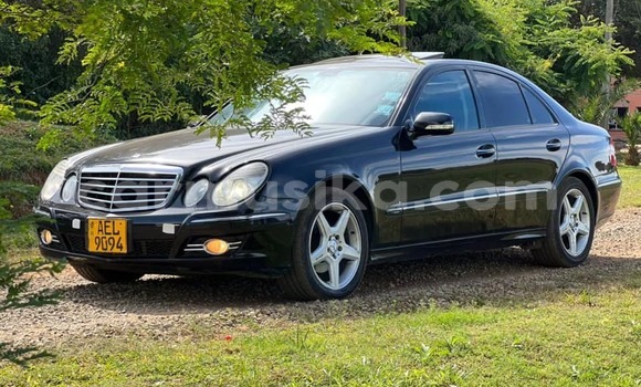 Nunua Ilio tumika Mercedes‒Benz E–Class Nyeusi Gari ndani ya Harare nchini Harare Nunua Ilio tumika Mercedes‒Benz E–Class Nyeusi Gari ndani ya Harare nchini Harare