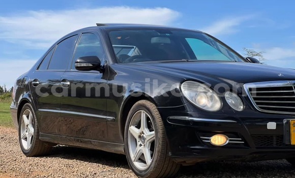 Nunua Ilio tumika Mercedes‒Benz E–Class Nyeusi Gari ndani ya Harare nchini Harare Nunua Ilio tumika Mercedes‒Benz E–Class Nyeusi Gari ndani ya Harare nchini Harare