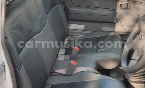 Nunua Ilio tumika Nissan NP 300 Nyeupe Gari ndani ya Harare nchini Harare Nunua Ilio tumika Nissan NP 300 Nyeupe Gari ndani ya Harare nchini Harare