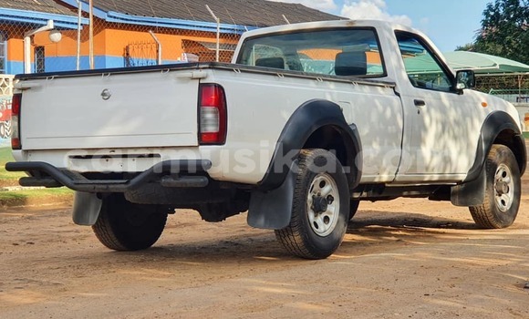 Nunua Ilio tumika Nissan NP 300 Nyeupe Gari ndani ya Harare nchini Harare Nunua Ilio tumika Nissan NP 300 Nyeupe Gari ndani ya Harare nchini Harare