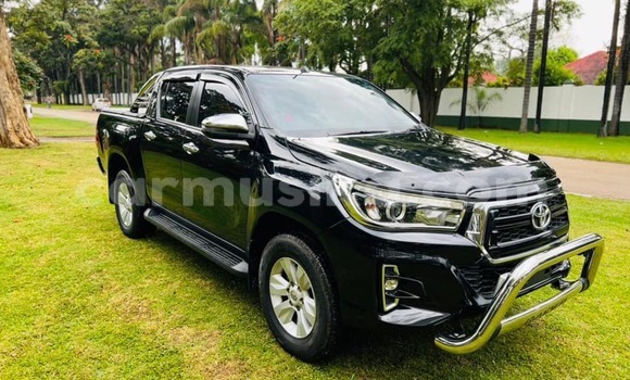 Nunua Ilio tumika Toyota Hilux Nyeusi Gari ndani ya Harare nchini Harare