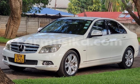 Nunua Ilio tumika Mercedes-Benz C-Classe Nyeupe Gari ndani ya Harare nchini Harare Nunua Ilio tumika Mercedes-Benz C-Classe Nyeupe Gari ndani ya Harare nchini Harare