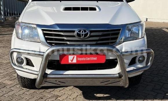 Buy Used Toyota Hilux White Car in Beitbridge in Matabeleland South Buy Used Toyota Hilux White Car in Beitbridge in Matabeleland South