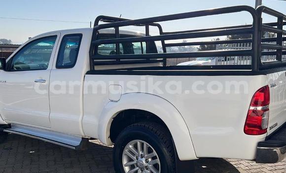 Buy Used Toyota Hilux White Car in Beitbridge in Matabeleland South Buy Used Toyota Hilux White Car in Beitbridge in Matabeleland South