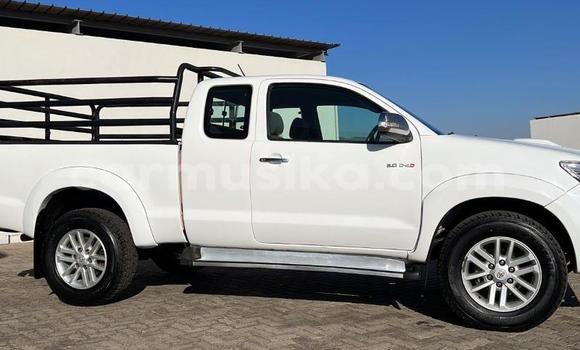 Buy Used Toyota Hilux White Car in Beitbridge in Matabeleland South Buy Used Toyota Hilux White Car in Beitbridge in Matabeleland South