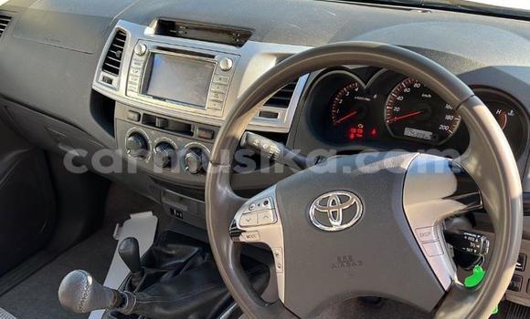 Buy Used Toyota Hilux White Car in Beitbridge in Matabeleland South Buy Used Toyota Hilux White Car in Beitbridge in Matabeleland South