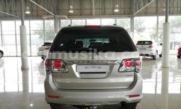 Nunua Ilio tumika Toyota Fortuner Fedha Gari ndani ya Beitbridge nchini Matabeleland Kusini Nunua Ilio tumika Toyota Fortuner Fedha Gari ndani ya Beitbridge nchini Matabeleland Kusini