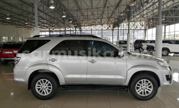 Nunua Ilio tumika Toyota Fortuner Fedha Gari ndani ya Beitbridge nchini Matabeleland Kusini Nunua Ilio tumika Toyota Fortuner Fedha Gari ndani ya Beitbridge nchini Matabeleland Kusini