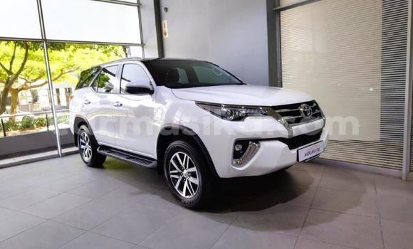 Acheter Occasion Voiture Toyota Fortuner Blanc à Beitbridge, Matabeleland South