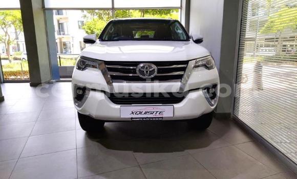 Nunua Ilio tumika Toyota Fortuner Nyeupe Gari ndani ya Beitbridge nchini Matabeleland Kusini Nunua Ilio tumika Toyota Fortuner Nyeupe Gari ndani ya Beitbridge nchini Matabeleland Kusini