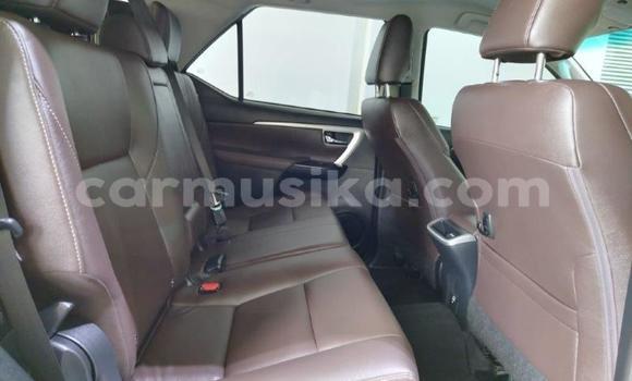 Nunua Ilio tumika Toyota Fortuner Nyeupe Gari ndani ya Beitbridge nchini Matabeleland Kusini Nunua Ilio tumika Toyota Fortuner Nyeupe Gari ndani ya Beitbridge nchini Matabeleland Kusini