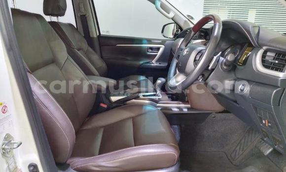 Nunua Ilio tumika Toyota Fortuner Nyeupe Gari ndani ya Beitbridge nchini Matabeleland Kusini Nunua Ilio tumika Toyota Fortuner Nyeupe Gari ndani ya Beitbridge nchini Matabeleland Kusini