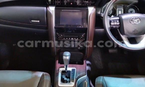 Nunua Ilio tumika Toyota Fortuner Nyeupe Gari ndani ya Beitbridge nchini Matabeleland Kusini Nunua Ilio tumika Toyota Fortuner Nyeupe Gari ndani ya Beitbridge nchini Matabeleland Kusini