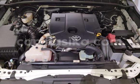 Nunua Ilio tumika Toyota Fortuner Nyeupe Gari ndani ya Beitbridge nchini Matabeleland Kusini Nunua Ilio tumika Toyota Fortuner Nyeupe Gari ndani ya Beitbridge nchini Matabeleland Kusini