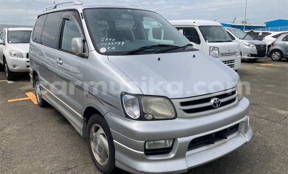 Acheter Occasion Voiture Toyota Noah Gris à Beitbridge, Matabeleland South