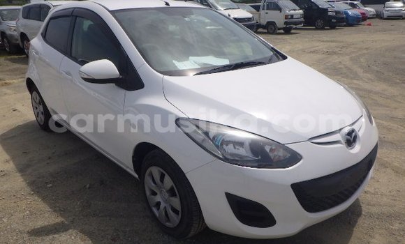 Acheter Occasion Voiture Mazda Demio Blanc à Beitbridge, Matabeleland South