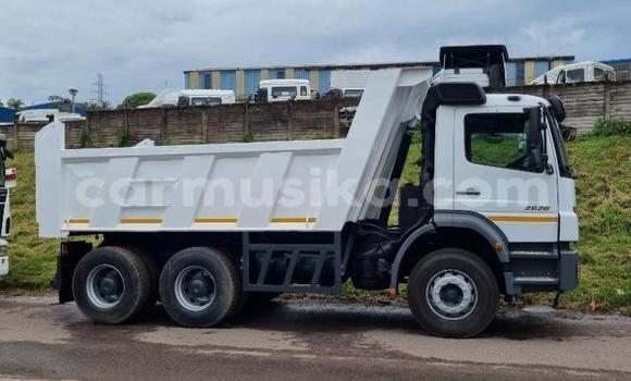 Tenga Tsaru Mercedes‒Benz Atego Chena Rori in Harare in Harare Tenga Tsaru Mercedes‒Benz Atego Chena Rori in Harare in Harare