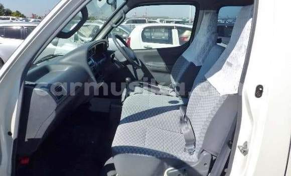 Buy Used Toyota Hiace White Car in Beitbridge in Matabeleland South Buy Used Toyota Hiace White Car in Beitbridge in Matabeleland South